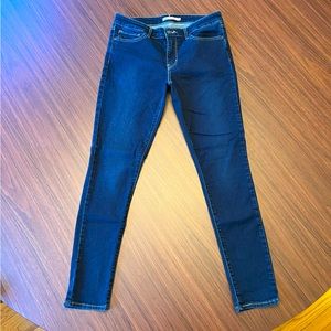 Levi’s 711 Skinny in Dark Indigo Blue